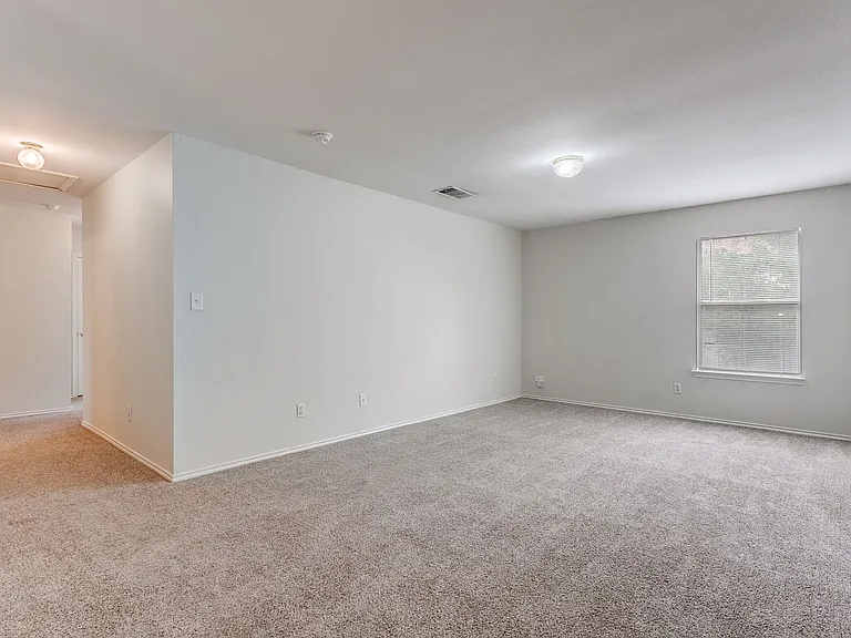 3410 Sherwin Dr — Photo 13