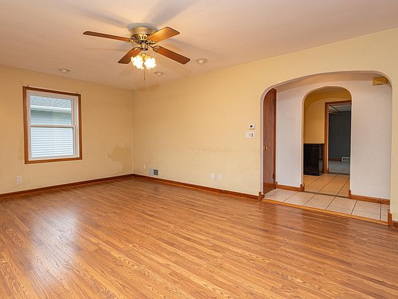5th image of 714 Main St