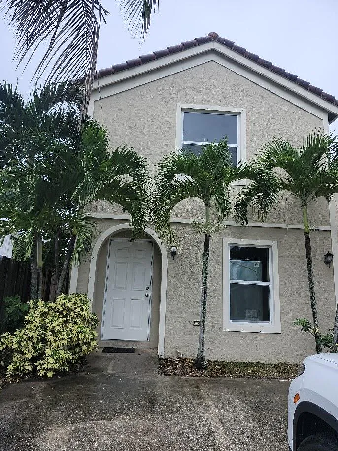 2 bed, 2.5 bath, 1216 sqft, $2,000 — Photo 1