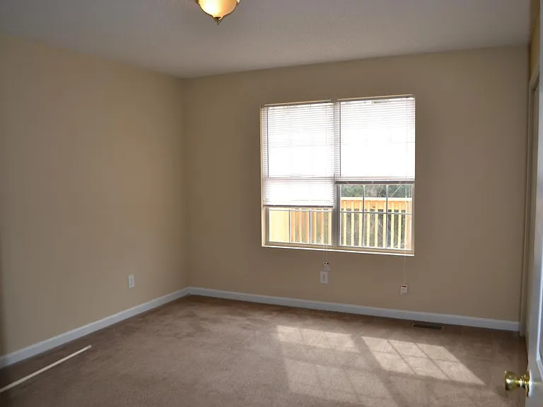 227 Appleby Dr — Photo 7