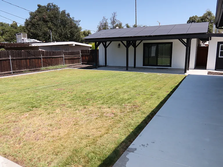 1322 Campus Ave — Photo 26