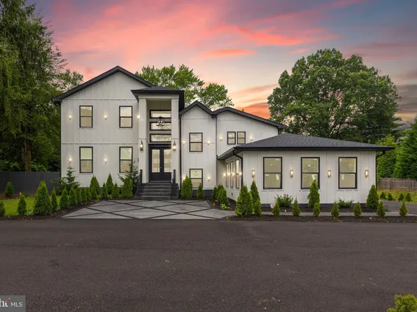 4329 Bridgeboro Rd, Moorestown, NJ 08057