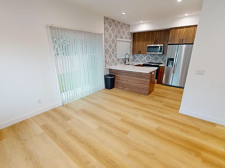5339-1 W Falls View Dr — Photo 2