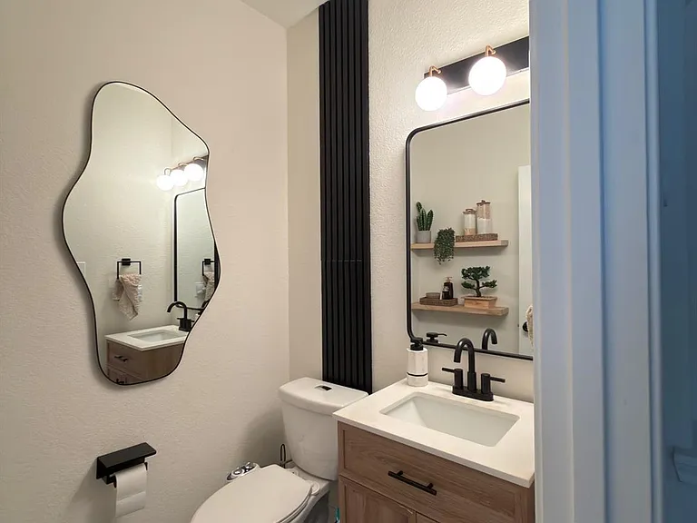 16927 Locust Springs Dr — Photo 8