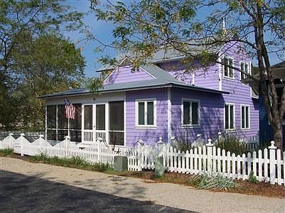 True beach cottage in Beachwalk