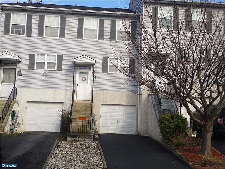 1st image of 34 Woodfield Dr