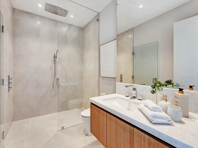 2321 SE 17th St #401 — Photo 34