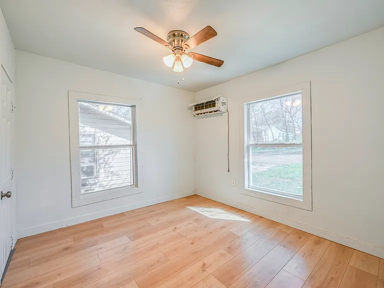 1131 W Johnson St — Photo 7