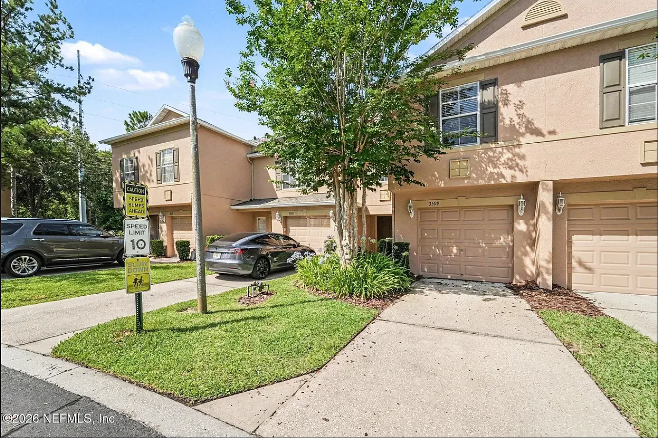 3 bed, 1480 sqft, $2,400 — Photo 2