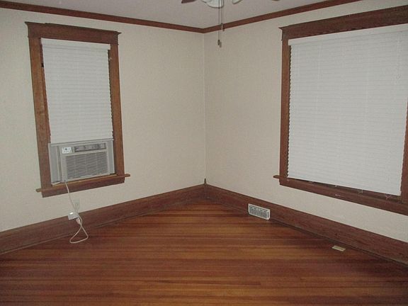 Living room with Hardwood floors