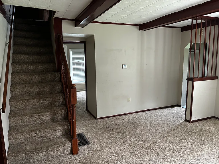 613 Lott St — Photo 3