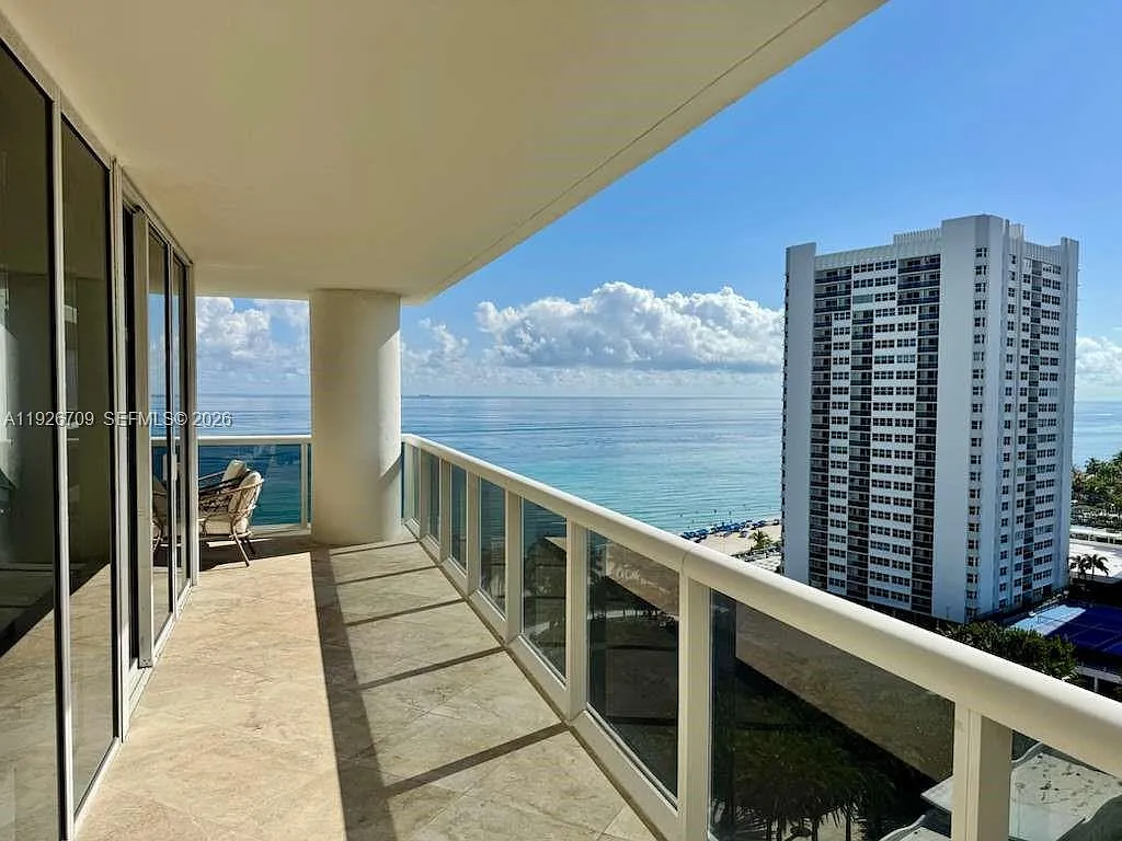 Beach Club Condo — Photo 3