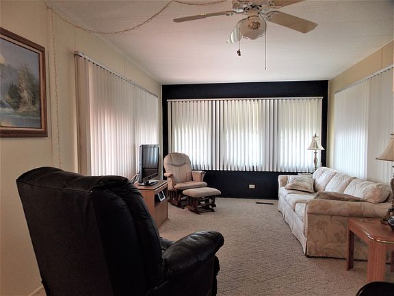 5th image of 104 Boyd St