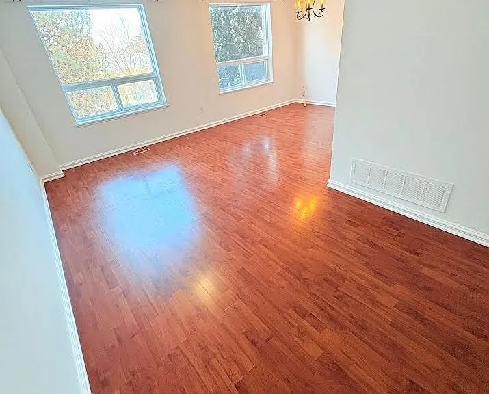 607 Gibney Cres — Photo 9