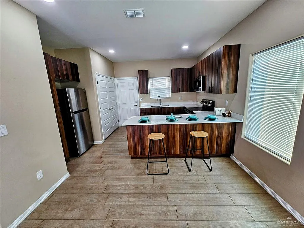 2 bed, 1007 sqft, $1,095 — Photo 3