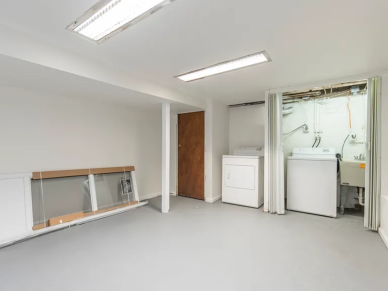 741 S Darien St — Photo 23