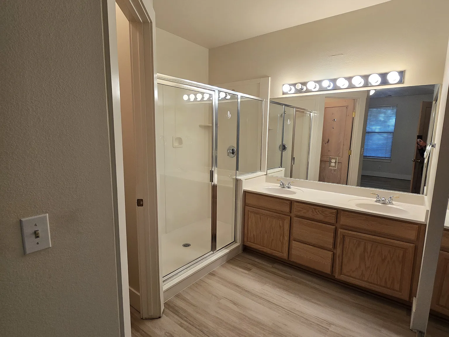 2 bed, 945 sqft, $2,250 — Photo 2