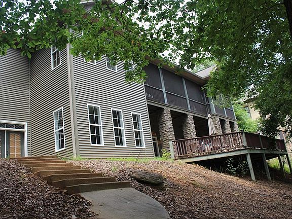 3rd image of 17 Moreland Heights Dr