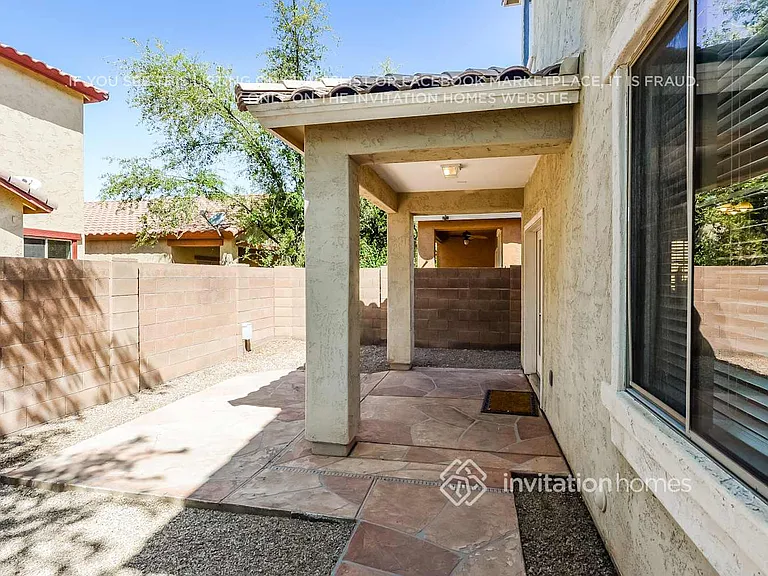 864 E Devon Rd — Photo 14
