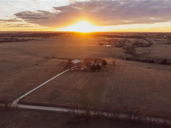 933 E 350th Rd, Overbrook, KS 66524
