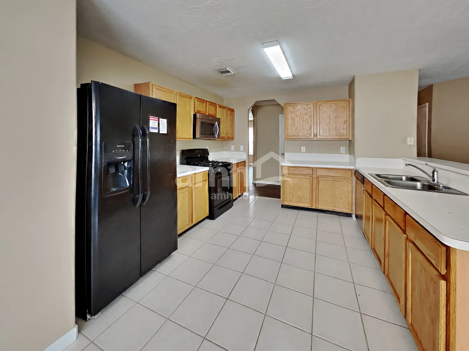 4 bed, 2.5 bath, 2710 sqft, $2,370 — Photo 3