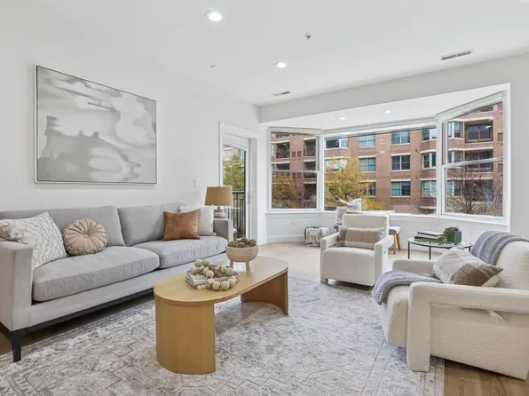 22 Avenue At Port Imperial image 14 of 34