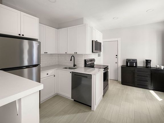 3rd image of 40 Orkney Rd APT 1