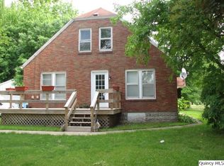 821 Buchanan St, Carthage, IL 62321