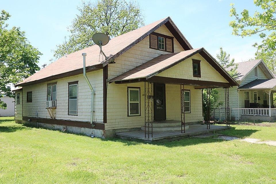 1st image of 817 W Lincoln St