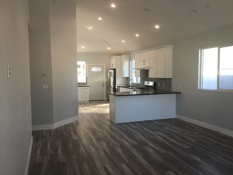 6733 1/2 Kraft Ave — Photo 6