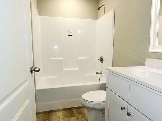 5th image of 894 Casquin St