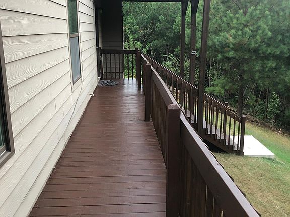 Catwalk to enter private entrance