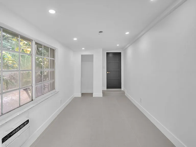 5148 SW 28th Ter — Photo 17