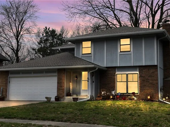 15118 S Navaho Dr, Olathe, KS 66062