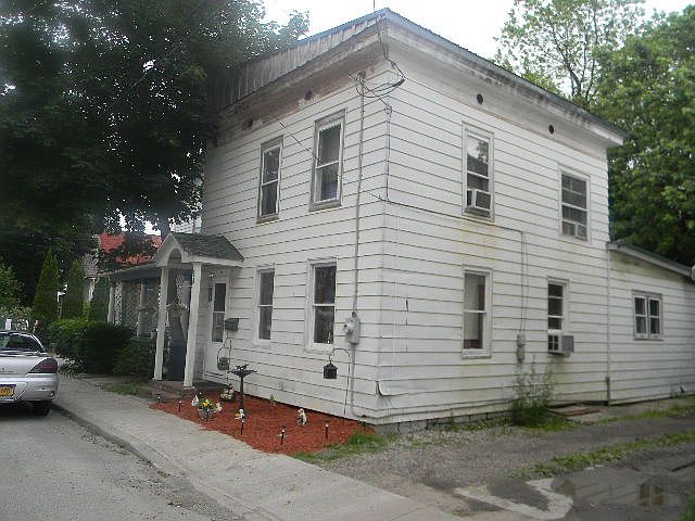 2nd image of 39 Division St