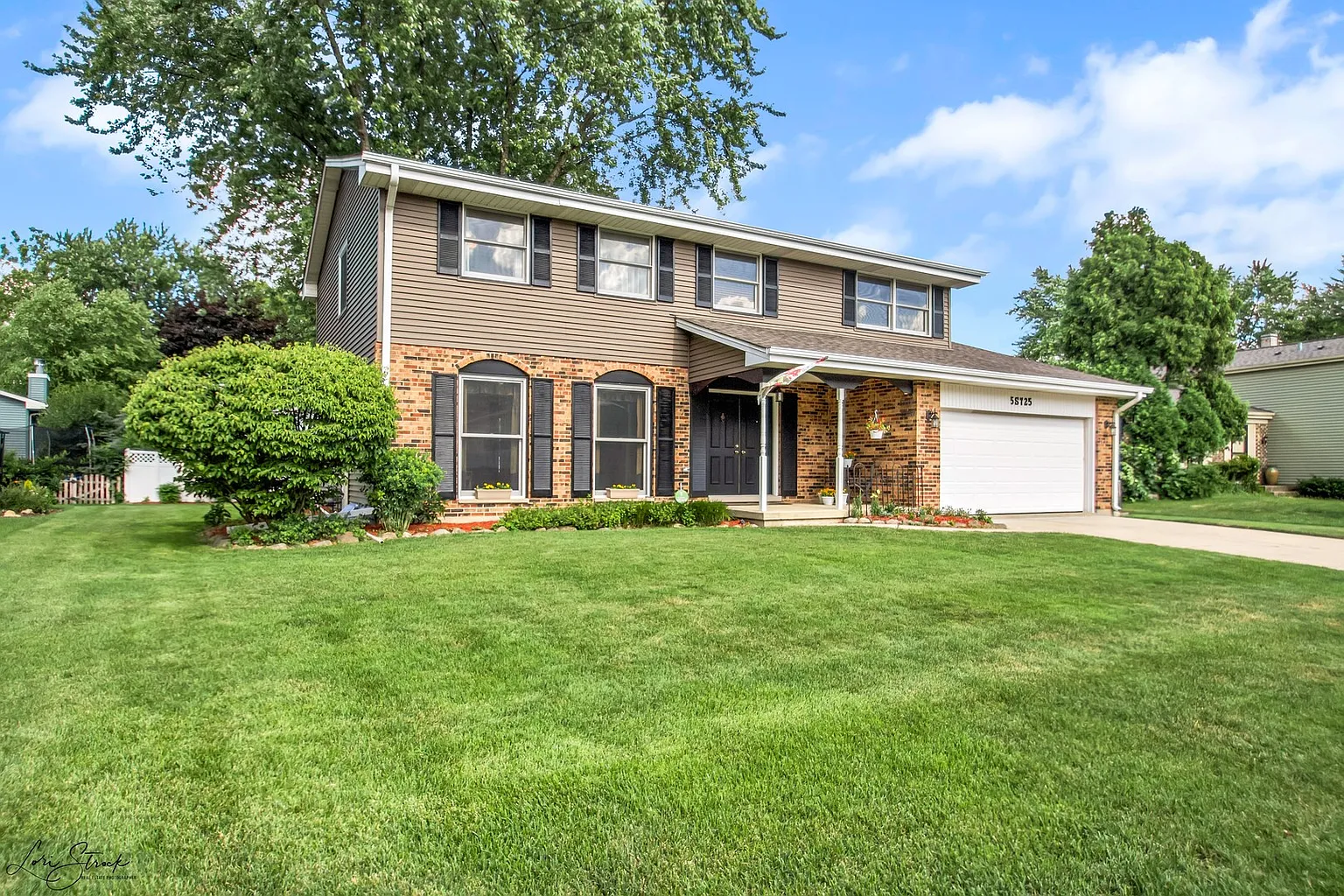 5S725 Park Meadow Dr photo 1