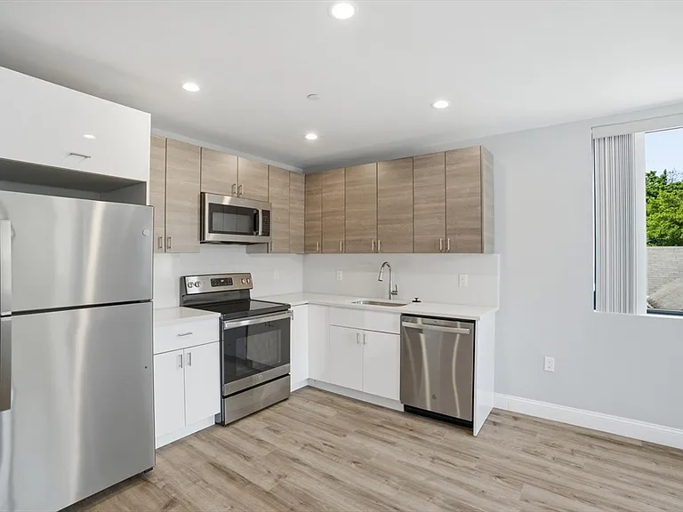 632 Centre St #303 — Photo 1