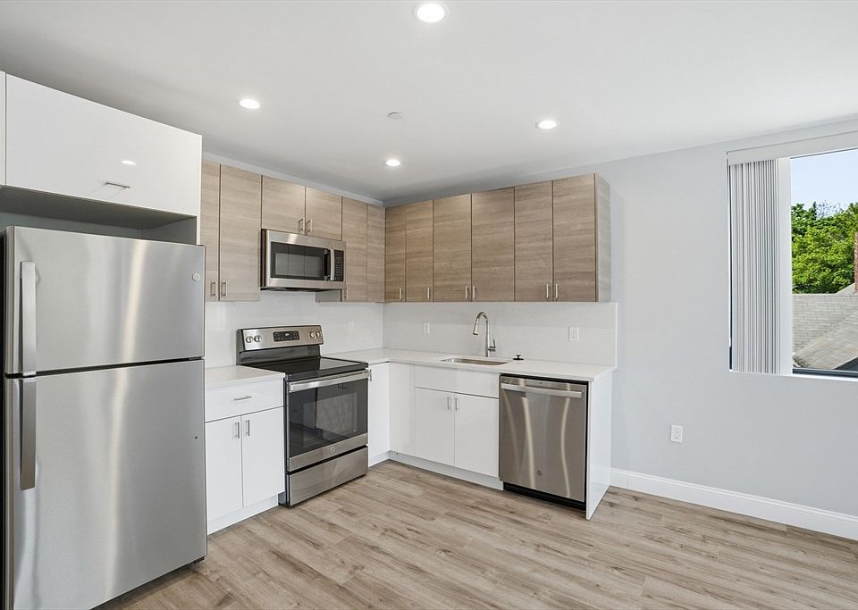 1st image of 632 Centre St #203
