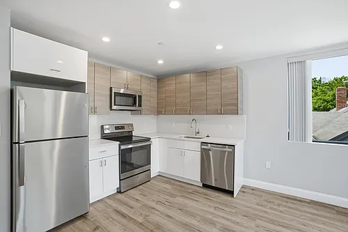 632 Centre St #303 Photo 1