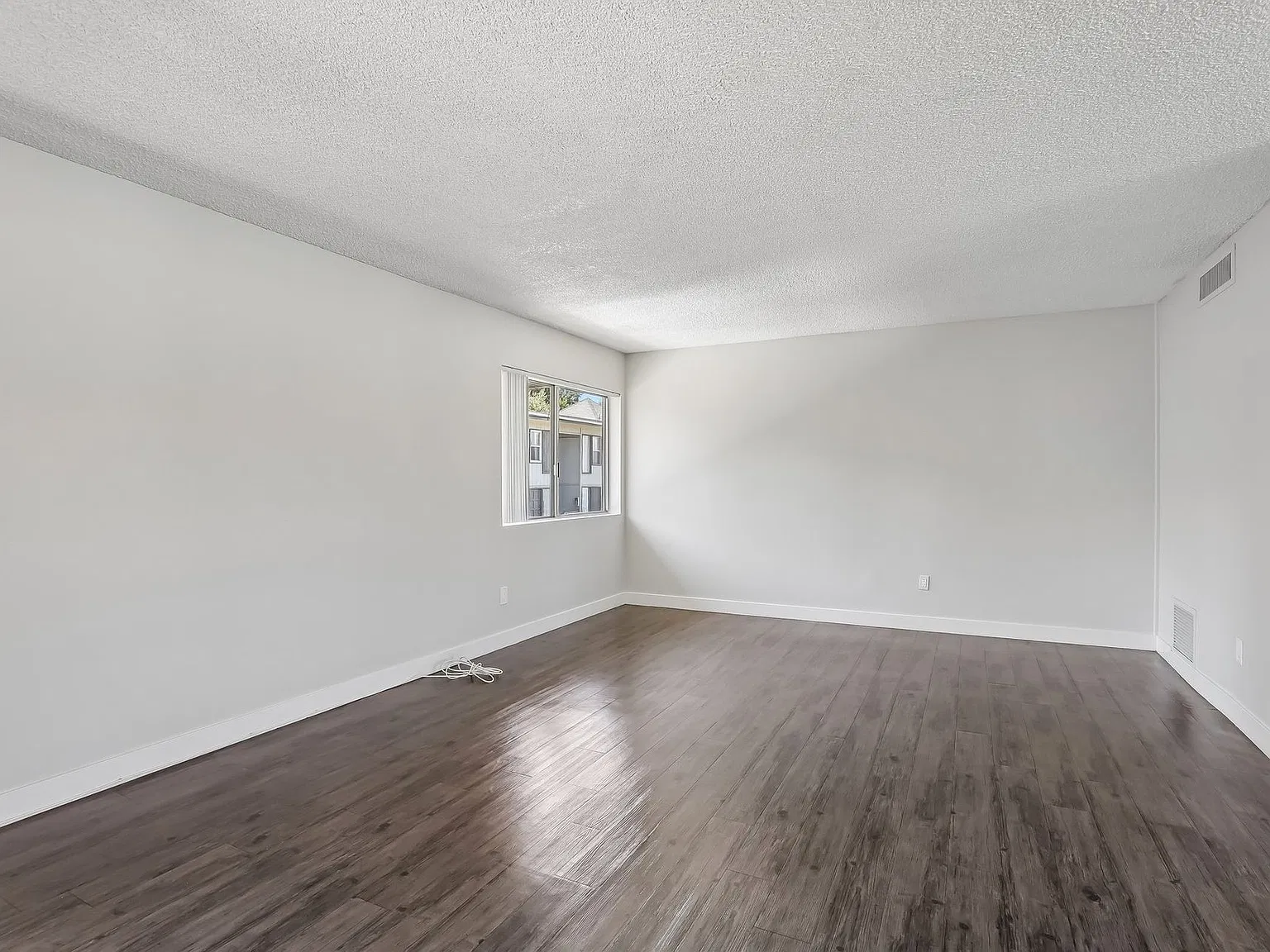 South Hills Apartments — Photo 4