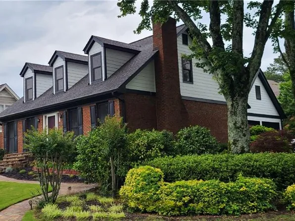 2747 Livsey Trl, Tucker, GA 30084