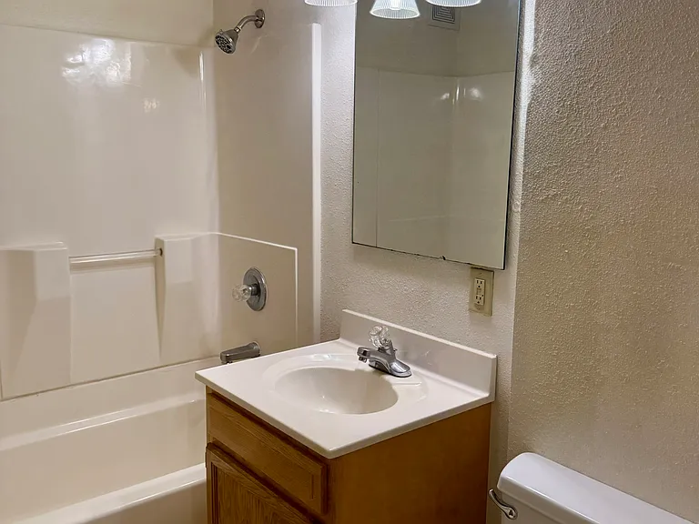 929 Iowa Ave #14 — Photo 9