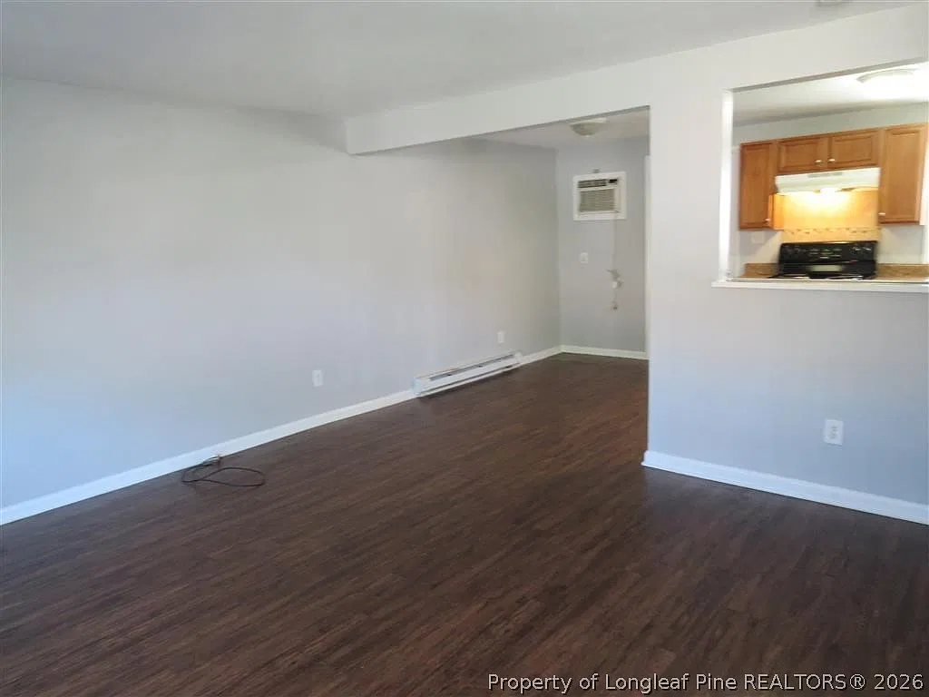 2 bed, 1.0 bath, 800 sqft, $850 — Photo 2
