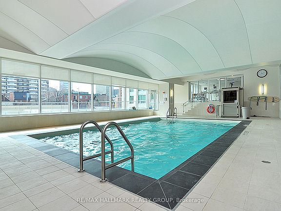 3rd image of 234 Rideau St #2202