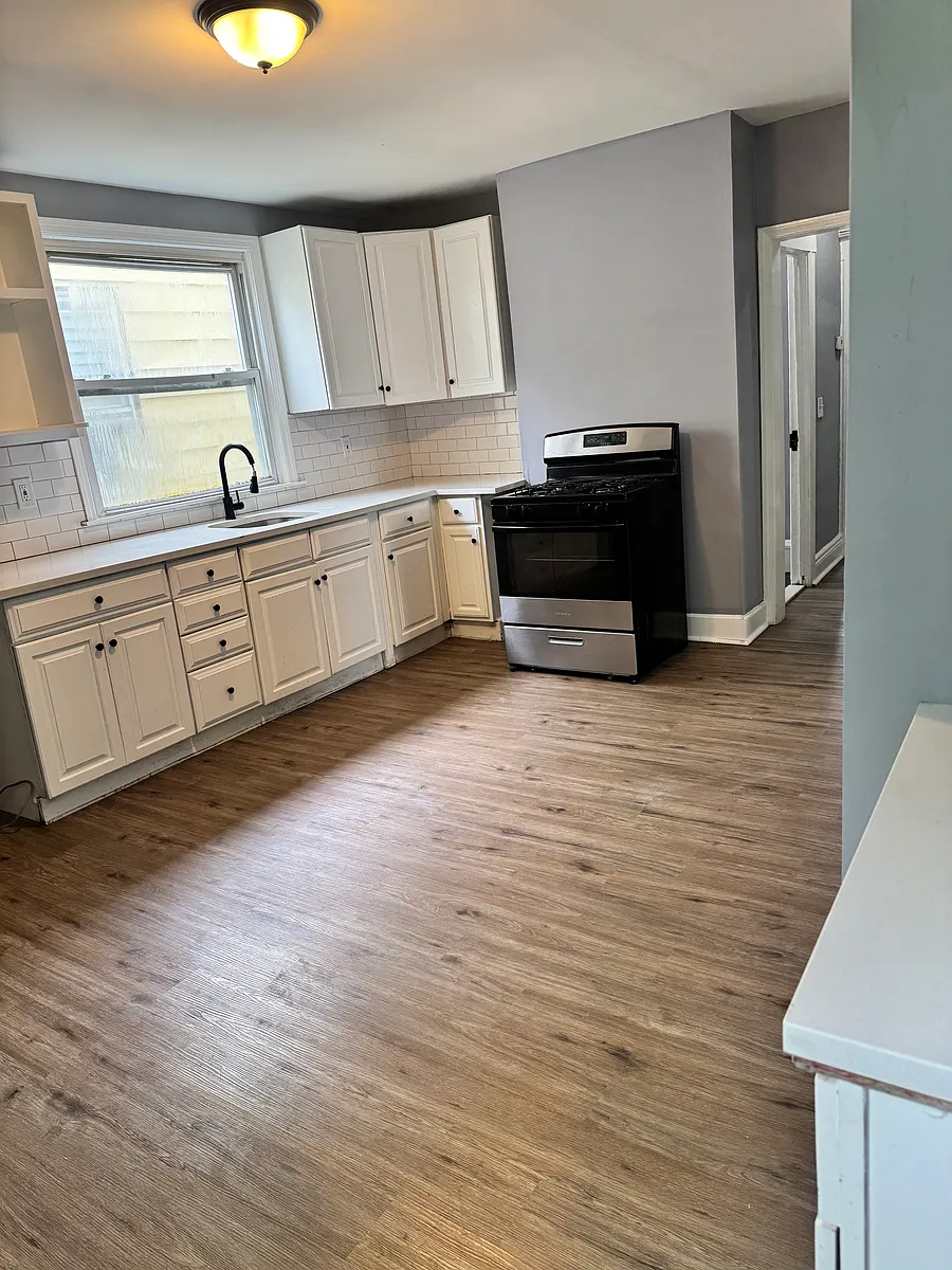Building Photo - 24 N 19th St #2