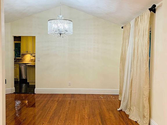 4th image of 5 Pond Ln