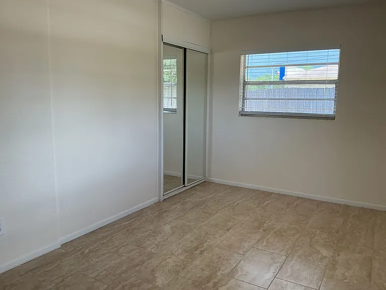 109 Eastway Dr — Photo 7