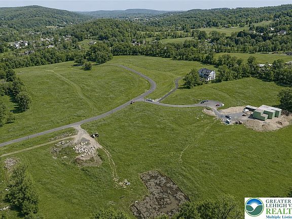 5th image of 2610 Saddleback Ln