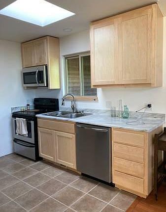 3rd image of 498 NW Scenic Dr