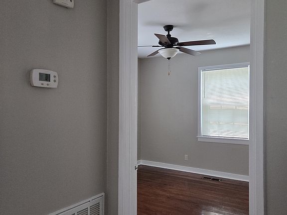 5th image of 3811 Lemley Pl SW